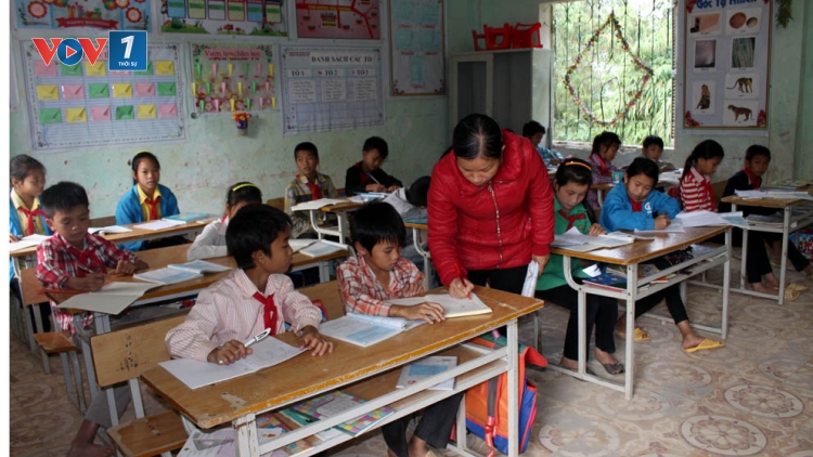 Cái "tình" của người giáo viên cắm bản (28/01/2016)
