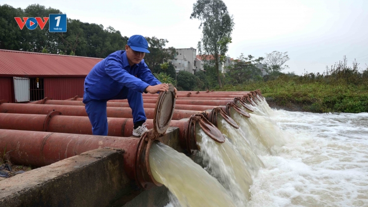Tập đoàn điện lực Việt Nam lên kế hoạch điều tiết nước các hồ thủy điện, giải quyết tình trạng khô hạn tại khu vực Miền Trung Tây Nguyên. (Thời sự trưa 11/4/2016)