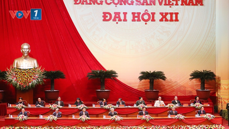 Sáng nay, Đại hội đại biểu toàn quốc lần thứ 12 của Đảng làm việc tại đoàn để thảo luận về tiêu chuẩn và cơ cấu Ban Chấp hành Trung ương khóa 12. (24/01/2016)