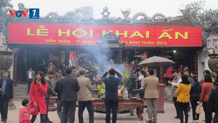Đêm nay (14 tháng Giêng) sẽ diễn ra Lễ khai ấn đền Trần, thành phố Nam Định. (Thời sự trưa 21/02/2016)