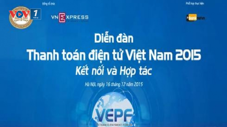 Thương mại điện tử ở Việt Nam đang phát triển rất nhanh, giao dịch qua mạng hàng năm đều tăng rất lớn nhưng thanh toán tiền mặt vẫn chiếm tỷ lệ đa số. (Thời sự trưa 16/12/2015)