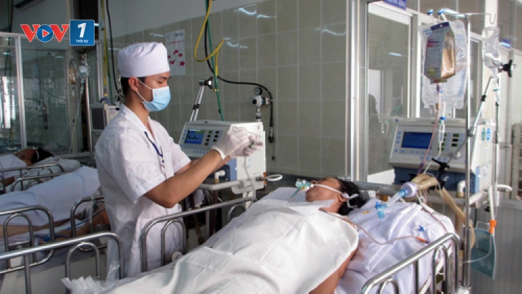 Trước nguy cơ có thể gia tăng dịch bệnh ở người và gia cầm dịp Tết Nguyên Đán, Bộ Y tế yêu cầu các địa phương phải trực 24/24 giờ trong tất cả các ngày nghỉ lễ, đồng thời chuẩn bị đầy đủ thuốc, vật tư, hóa chất, trang thiết bị để phòng chống dịch bệnh. (06/02/2016)