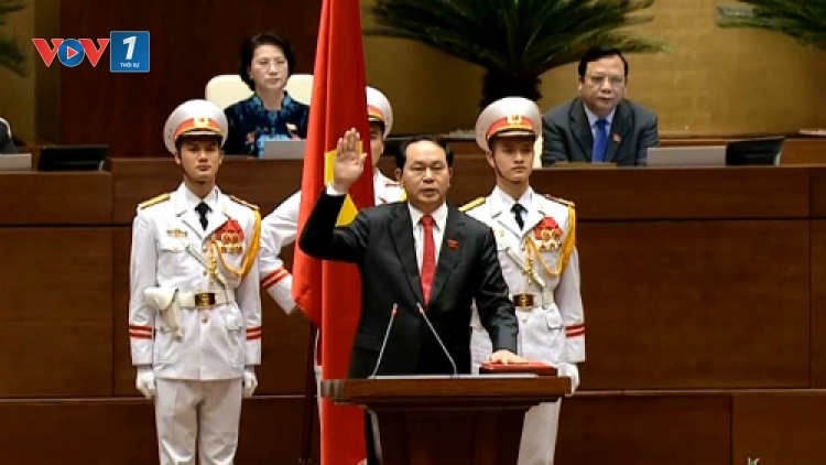 Sáng nay, Quốc hội đã bầu ông Trần Đại Quang, Ủy viên Bộ Chính trị, Đại tướng, Bộ trưởng Bộ Công an giữ cương vị Chủ tịch nước, kế nhiệm ông Trương Tấn Sang. (Thời sự trưa 02/4/2016)