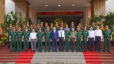 Chủ tịch Quốc hội Trần Thanh Mẫn thăm, tặng quà tại Cần Thơ