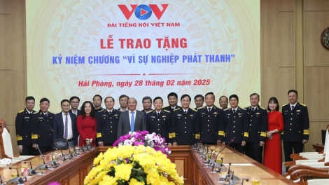 Trao kỷ niệm chương “Vì sự nghiệp phát thanh” cho lãnh đạo, cán bộ Quân chủng Hải quân
