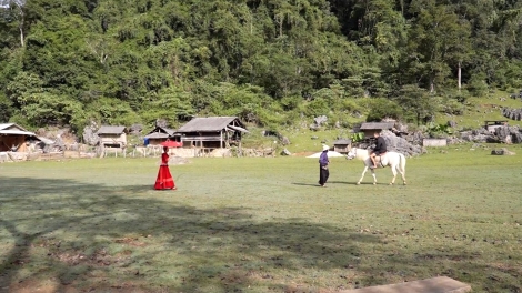 "Làng nguyên thủy" Hang Táu - điểm sáng phát triển du lịch của đồng bào Mông ở Sơn La