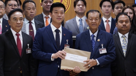 Phe đối lập tại Thái Lan đệ trình kiến nghị thảo luận bất tín nhiệm Thủ tướng