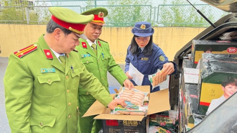 Bắc Kạn: Phát hiện hơn 2,4 tấn xúc xích không rõ nguồn gốc