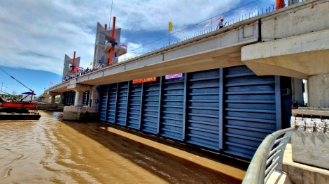 Vận hành tạm thời Cống âu Rạch Mọp, tỉnh Sóc Trăng ứng phó hạn, mặn