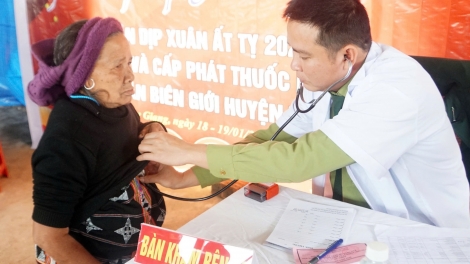  Thầy thuốc quân hàm xanh 20 năm gắn bó với biên giới