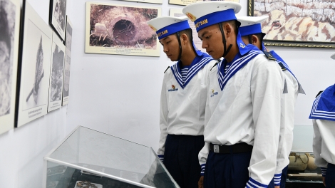 Chiến sĩ mới Vùng 5 Hải quân tham quan, học tập tại Trại giam Phú Quốc