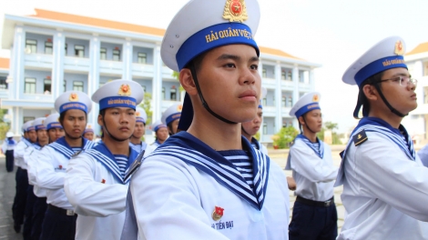 Chiến sĩ mới Vùng 2 Hải quân: Rắn rỏi, vững vàng
