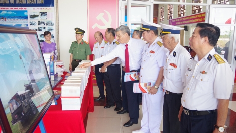 Vùng 2 Hải quân ôn lại truyền thống, tiếp bước cha anh