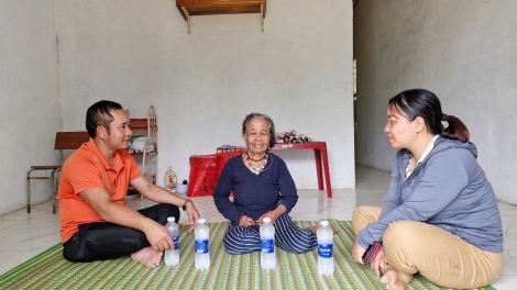Nhiều hộ nghèo người Cơ Tu huyện Nam Giang, Quảng Nam được ở trong nhà mới 