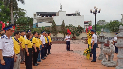 Hải đoàn 11 dâng hương tri ân các anh hùng liệt sĩ, người có công
