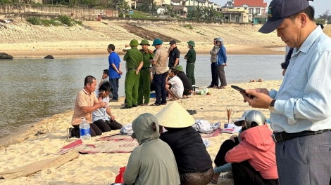 Tìm thấy thi thể 2 học sinh Quảng Bình mất tích khi tắm ở sông Dinh 