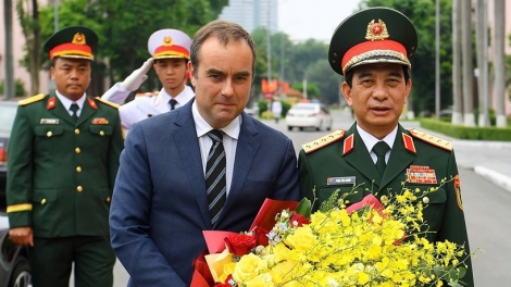 Bộ trưởng Bộ Quốc phòng Phan Văn Giang hội kiến Bộ trưởng Quân đội Pháp