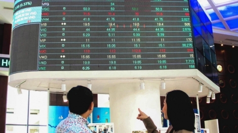 Phiên chứng khoán cuối tuần trước, VN-Index diễn biến giằng co kéo dài cùng tâm lý thận trọng 