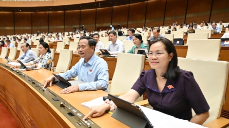 Thời sự 18h 17/5/2025: Quốc hội  thông qua 2 nghị quyết quan trọng và thảo luận về một số dự án luật
