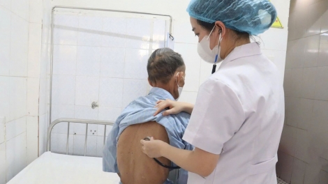 Cứu sống cụ ông tràn dịch màng ngoài tim do lao biến chứng (13/05/2025)