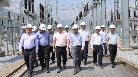 Dồn lực đưa Dự án DZ 220kV đấu nối Nghĩa Lộ - Việt Trì về đích: Tăng cường đảm bảo điện miền Bắc