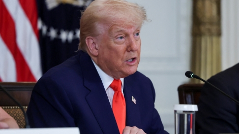 Tổng thống Trump đe dọa thẳng tay áp thuế 50% đối với châu Âu và 25% đối với Apple