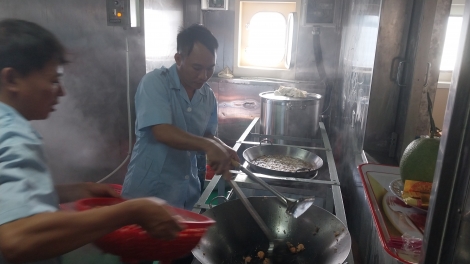 Chuyện những người lính hậu cần trên hải trình đến với Trường Sa