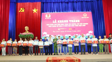 Bộ Công an bàn giao 700 căn nhà tặng hộ nghèo, hộ cận nghèo  tại Bạc Liêu