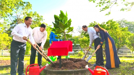 Cà Mau phát động trồng cây mừng Ngày sinh Bác Hồ