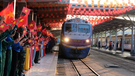 Đón các lực lượng hoàn thanh nhiệm vụ diễu binh, diễu hành tại ga Đà Nẵng