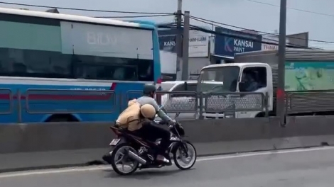 Xác minh clip CSGT bám trên xe máy nghi vi phạm đang lao nhanh trên Quốc lộ 1