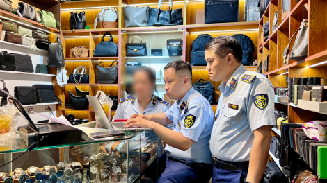 Thời sự 6h 30/5/2025: Thu giữ số lượng lớn hàng giả tại Saigon Squarez