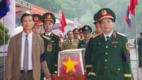 Truy điệu, an táng 21 hài cốt liệt sĩ Việt Nam hy sinh tại Lào