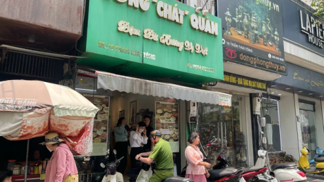 Đoàn kiểm tra liên ngành thành phố Hà Nội kiểm tra đột xuất quán lòng xe điếu.
