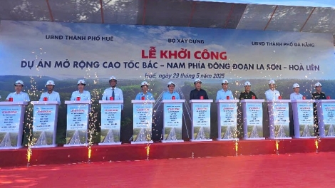 Khởi công mở rộng cao tốc La Sơn - Hòa Liên lên 4 làn xe