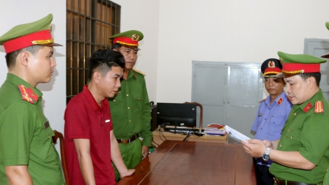 Trà Vinh: Bắt tạm giam 02 cha con câu kết nhau lừa đảo chiếm đoạt 10 tỷ đồng