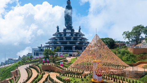 Núi Bà Đen cung nghinh Xá lợi Đức Phật từ Ấn Độ trong Đại lễ Vesak 2025