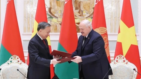 Tổng Bí thư Tô Lâm và Tổng thống Aleksandr Lukashenko ký tuyên bố chung nâng cấp quan hệ