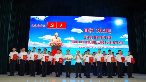 Lữ đoàn 146, Vùng 4 Hải quân trao tặng Huy hiệu 30 năm tuổi Đảng và trao quyết định thăng quân hàm