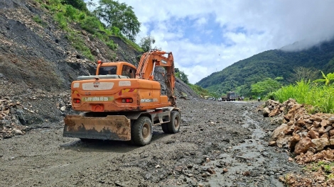 Thông tuyến Quốc lộ 12 trên địa bàn tỉnh Điện Biên sau sạt lở