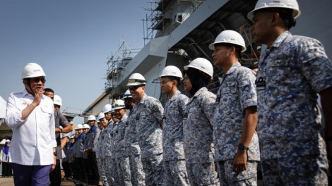 Thủ tướng Malaysia thăm căn cứ hải quân, cam kết tăng cường tiềm lực quốc phòng