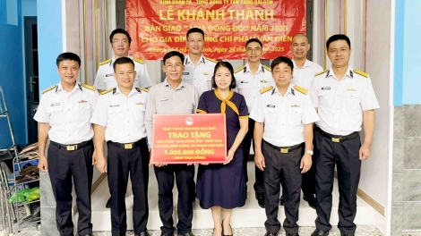 Binh đoàn 20 bàn giao công trình sửa chữa nhà đồng đội
