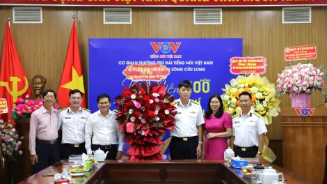 Các cơ quan báo chí tiếp thêm sức mạnh cho người lính Vùng 5 Hải quân