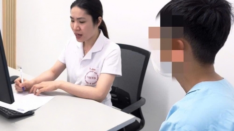 Nam thanh niên 35 tuổi bị điếc đột ngột do thường xuyên tắm khuya