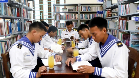 Mô hình “Thư viện cà phê sách” tại Vùng 3 Hải quân