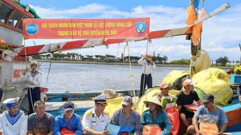 Điểm tựa vững chắc nơi trùng khơi
