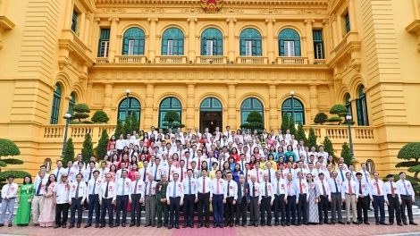 Thời sự 12h 20/6/2025: Chủ tịch nước Lương Cường gặp mặt 150 nhà báo tiêu biểu