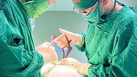 Bệnh viện Hữu nghị Đa khoa Nghệ An phẫu thuật thành công u tủy hình quả tạ