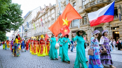 Rực rỡ sắc màu Việt trong Ngày Văn hóa các Dân tộc Thiểu số tại Praha