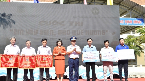  Vùng Cảnh sát biển 2 đồng hành với đồng bào dân tộc, tôn giáo tại Bình Định